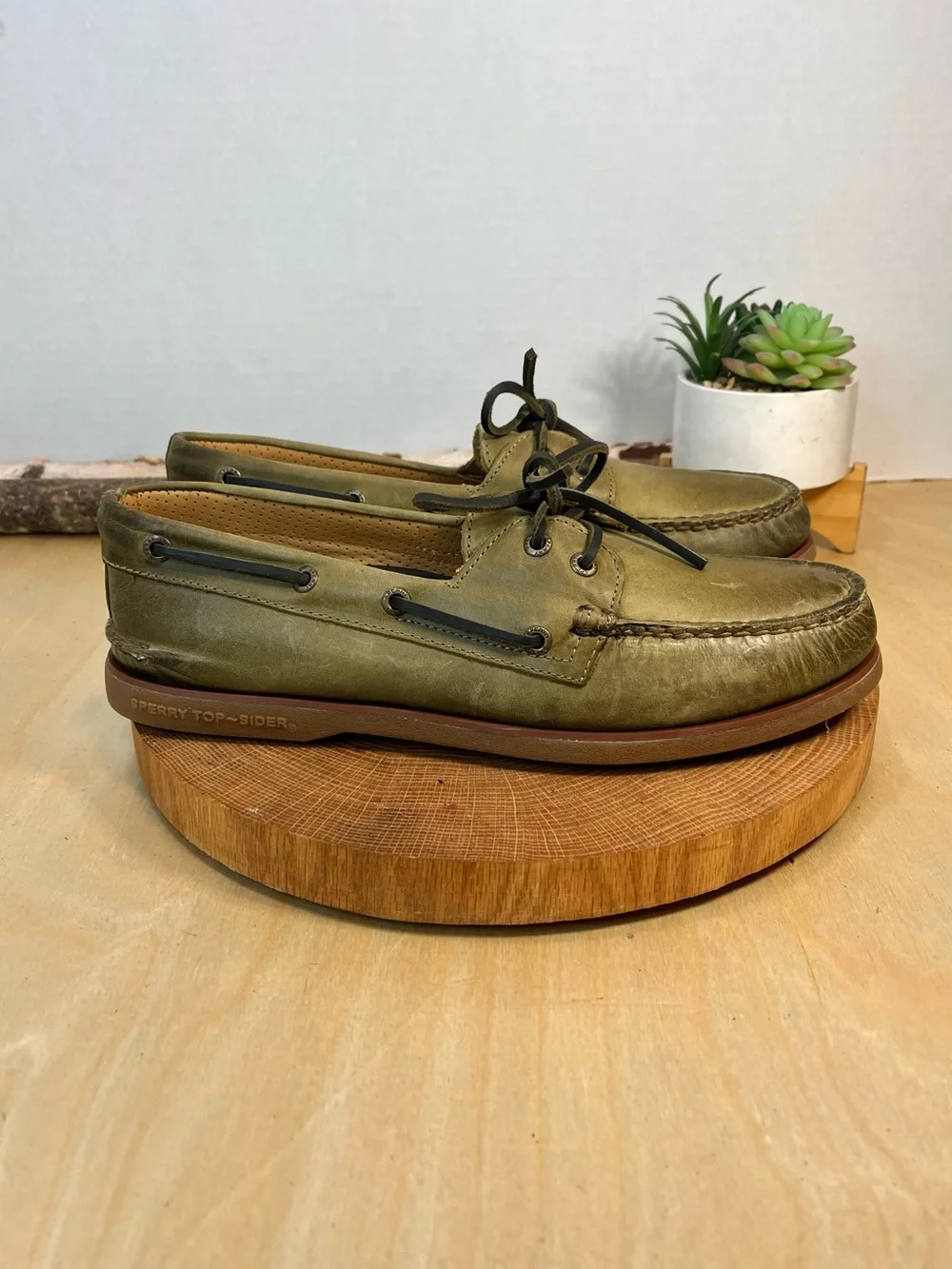 NWOT Sperry Gold Cup Burnished Olive Green Leather Boat Shoes Size 10